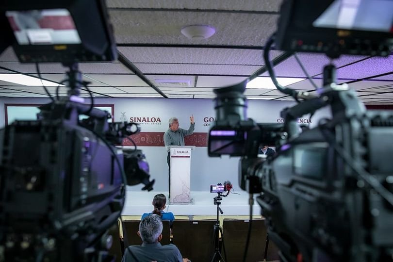 Rocha refrenda apoyo a la UAS y pide respeto a autonomía desde su interior