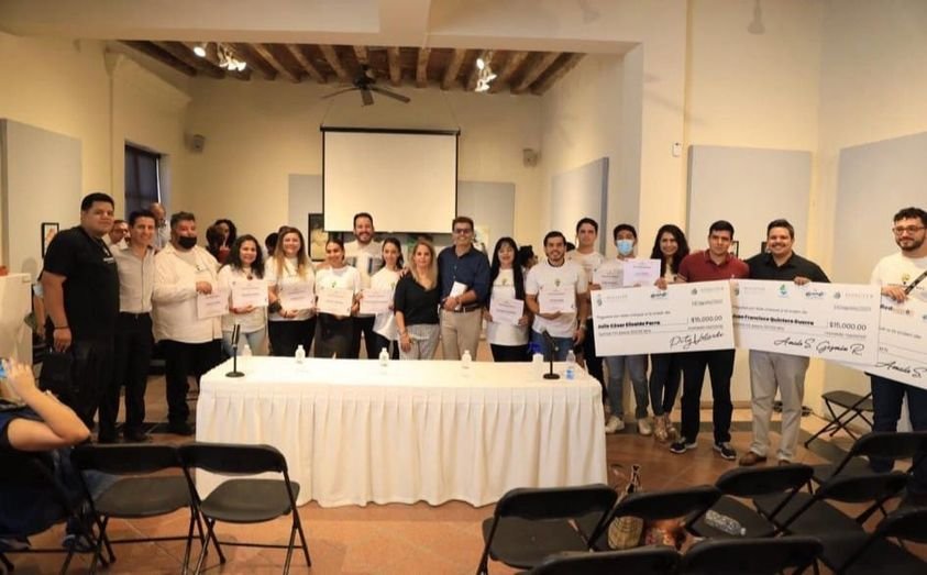 Se gradúa cuarta generación de Emprendamos Maz