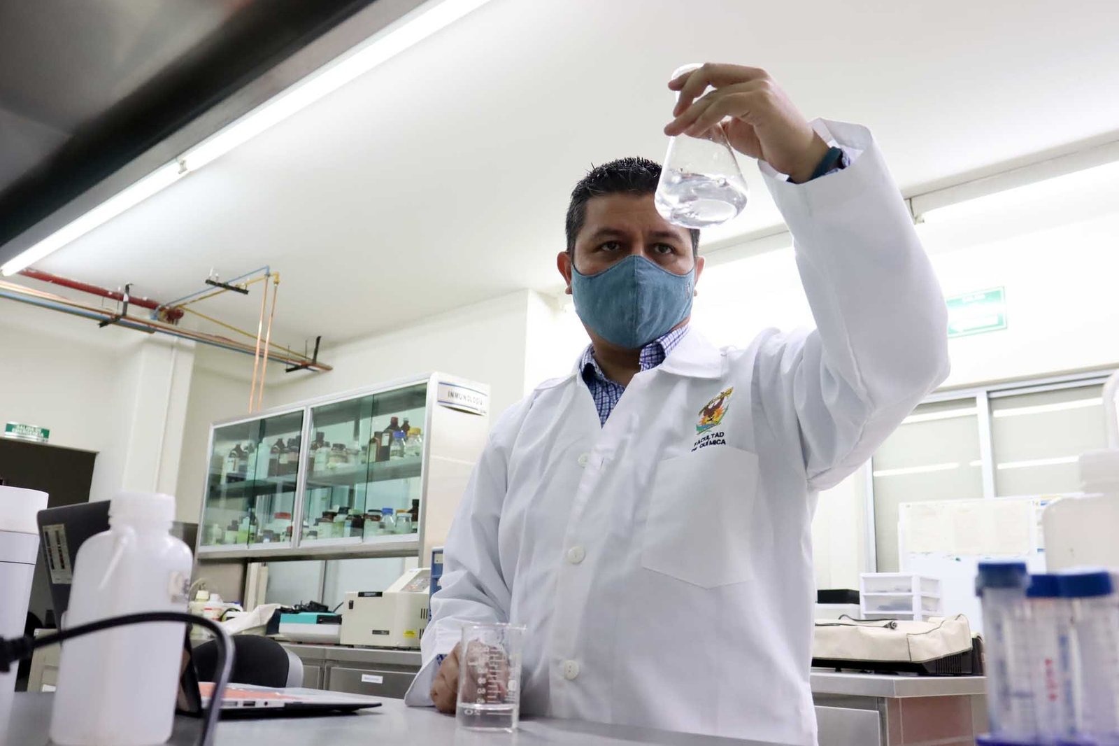 Busca la FCQB la conformación de nuevas generaciones de científicos