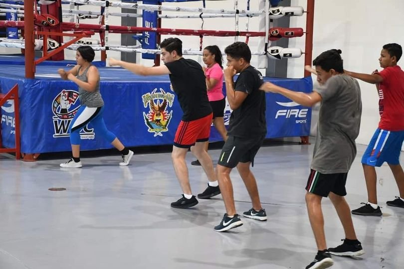 ENTREGAN MATERIAL A LA DIRECCIÓN DE DEPORTES ENTREGAN MATERIAL A LA DIRECCIÓN DE DEPORTES