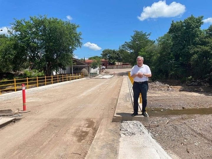 El gobernador Rubén Rocha Moya supervisó este domingo los trabajos de construcci