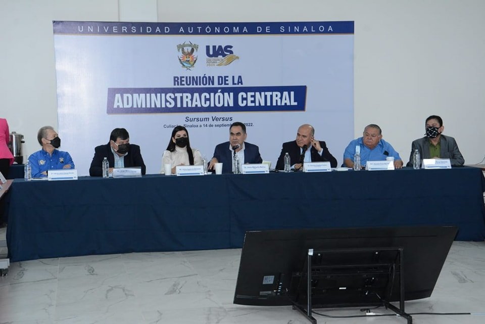 Encabeza el Rector reunión de trabajo con funcionarios de la administración cent