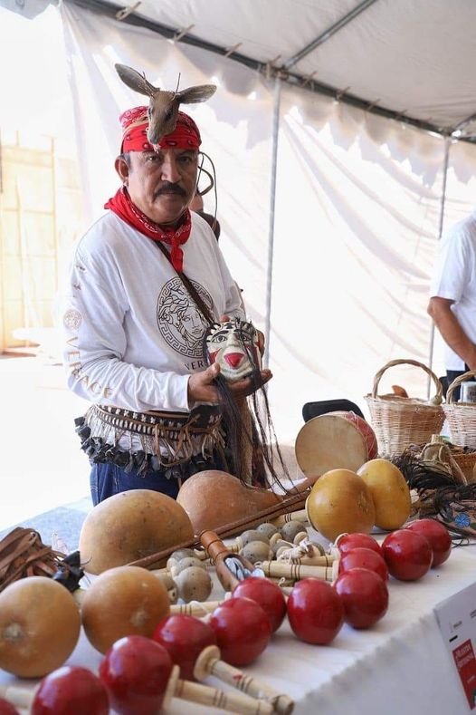Exponen artesanos de Sinaloa sus productos en Palacio de Gobierno