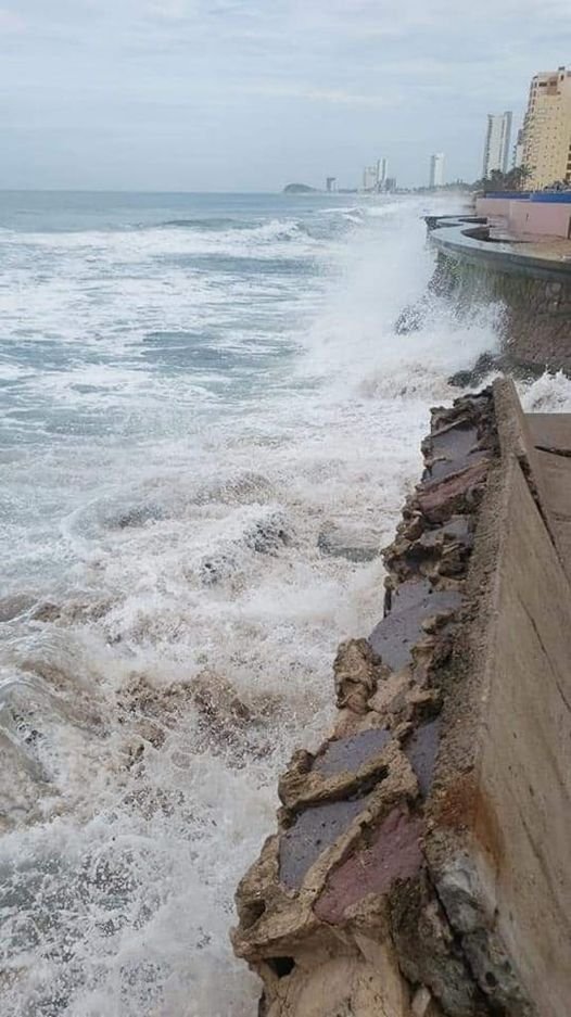 PREVALECE OLEAJE ELEVADO EN PLAYAS DE MAZATLÁN; HAY RESTRICCIONES EN ALGUNAS ZON
