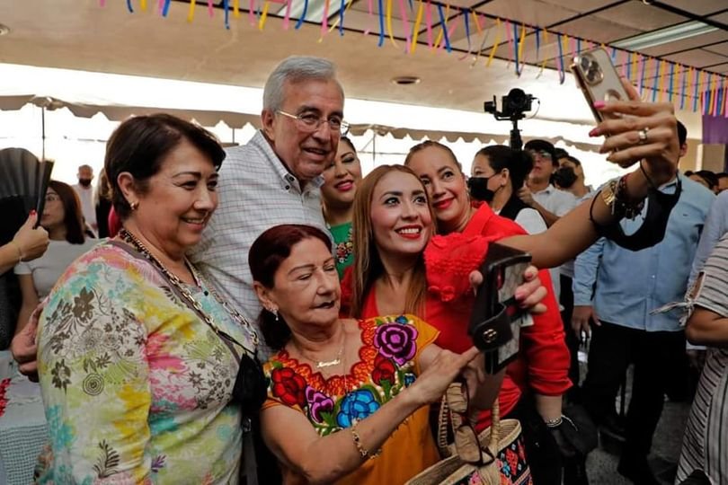 *Rocha inaugura Gran Kermesse Mexicana del DIF Sinaloa*