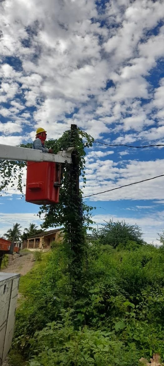 Servicios públicos realiza jornada de reparación de luminarias en El Quelite y P