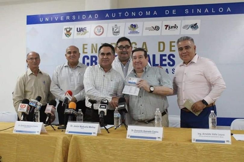 Entrega la UAS credenciales a periodistas para que accedan a servicios de salud Entrega la UAS credenciales a periodistas para que accedan a servicios de salud