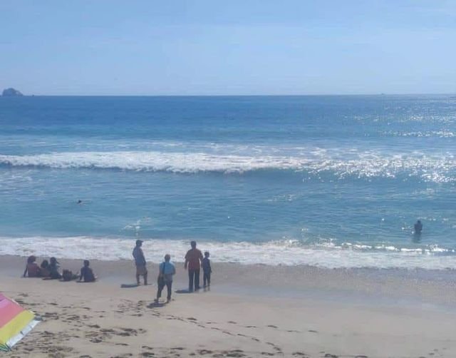 ACUATICOS RESCATAN A JOVENCITA DE 14 AÑOS, ESTABA SIENDO ARRASTRADA POR EL MAR