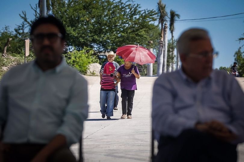 Inaugura Rocha Moya obra de pavimento en calle principal del Ejido Tierra y Libe