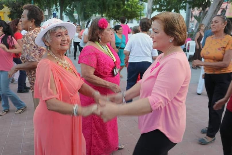 Piezas como Danzonera de la Playa, La Mora de Oaxaca y Bailando Va… entre otros,