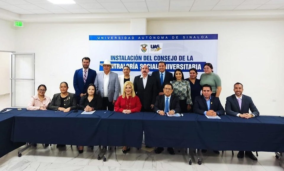 Rector toma protesta a los integrantes del Consejo de la Contraloría Social Univ