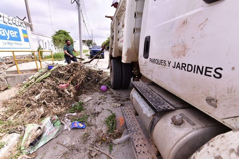 Retira Servicios Públicos más de 2 toneladas de basura en canales de Hogar del P