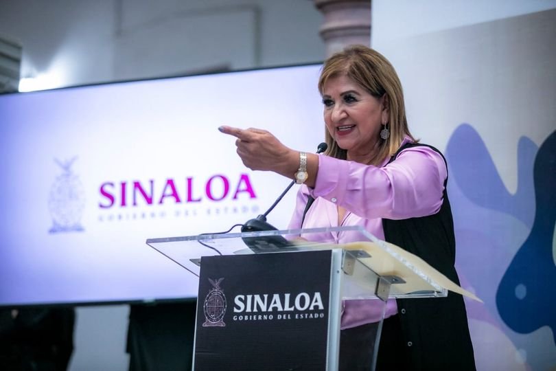 Rocha entregó reconocimientos a mujeres pioneras en el servicio público