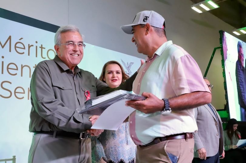 Rocha reconoce a trabajadores del STASE por 25 años de servicio