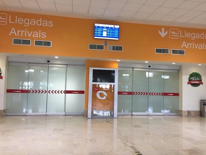 Suspenden vuelos en el aeropuerto  y los turistas están refugiados en los hotele