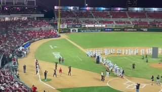 Y EL ABUCHEO GENERALIZADO NO SE HIZO ESPERAR AL PRESENTAR EN EL «TEODORO MARISCA