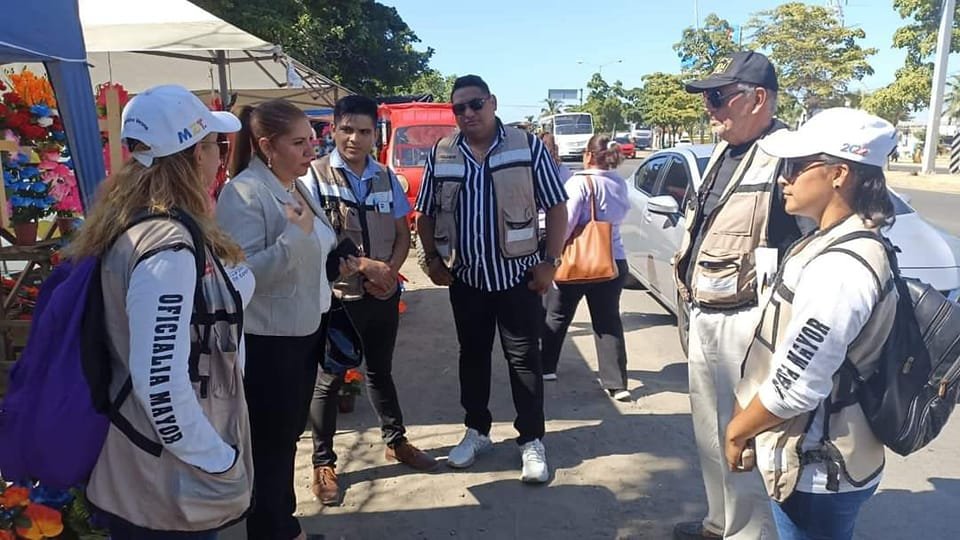 *Oficialía Mayor  recorre los panteones por Día de Muertos*