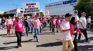 EN LOS MOCHIS UN NUTRIDO CONTINGENTE MARCHÓ POR DIVERSAS CALLES DE LA CIUDAD BAJ