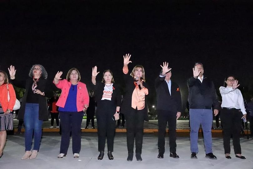 Enciende Palacio de Gobierno luces naranja por arranque de campaña contra violen