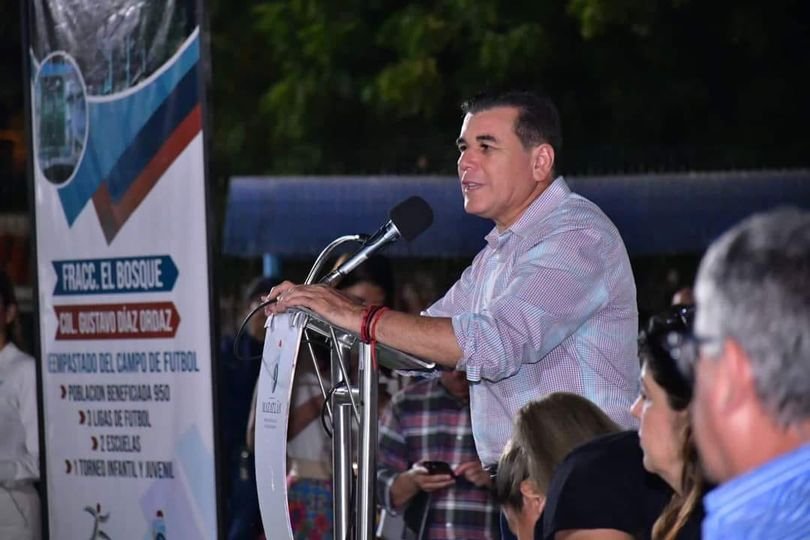 *Entrega Alcalde rehabilitación del campo de futbol 7 del Fraccionamiento Esmera