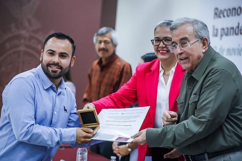 Entrega Rocha reconocimientos a docentes por su desempeño durante la pandemia Entrega Rocha reconocimientos a docentes por su desempeño durante la pandemia
