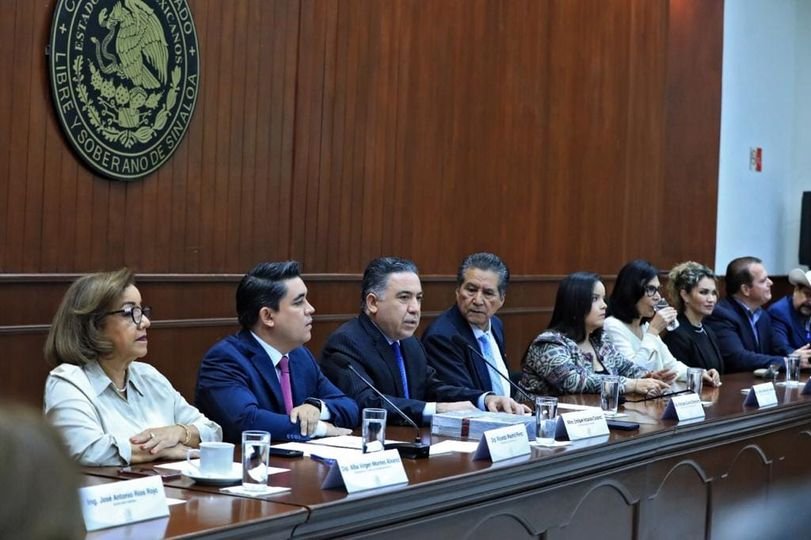 Entregan el Primer Informe de Gobierno de Rocha al Congreso del Estado Entregan el Primer Informe de Gobierno de Rocha al Congreso del Estado