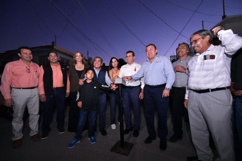 *Gobierno de Mazatlán reconvierte el alumbrado público en las colonias 12 de May *Gobierno de Mazatlán reconvierte el alumbrado público en las colonias 12 de May