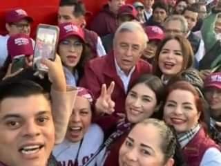 LA PORRA DEL GOBERNADOR RUBÉN ROCHA A AMLO.