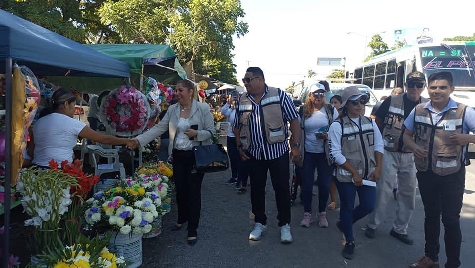 *Oficialía Mayor recorre los panteones por Día de Muertos* *Oficialía Mayor recorre los panteones por Día de Muertos*