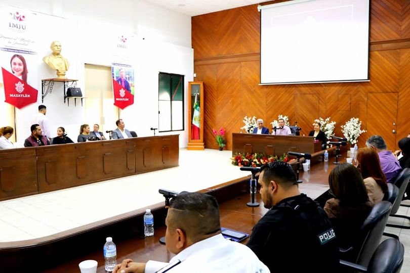 *Alcalde llama a funcionarios a trabajar con humanidad y respeto a la ciudadanía