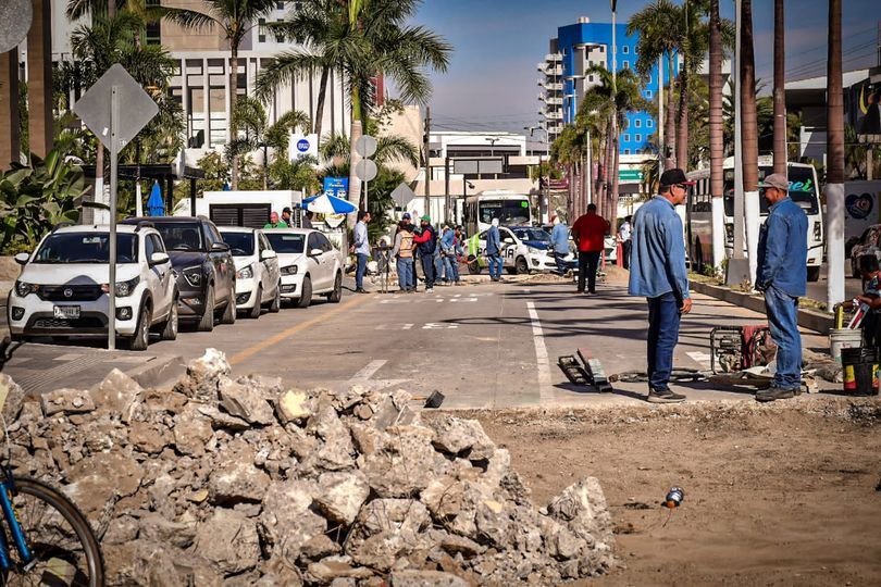 *Avanza obras públicas en colado de la zona donde se retiraron los “mega topes”
