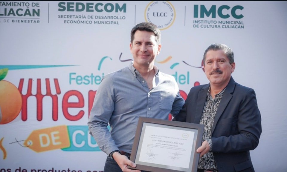 *Comerciantes reconocen en su día a Javier Gaxiola Coppel como funcionario del a