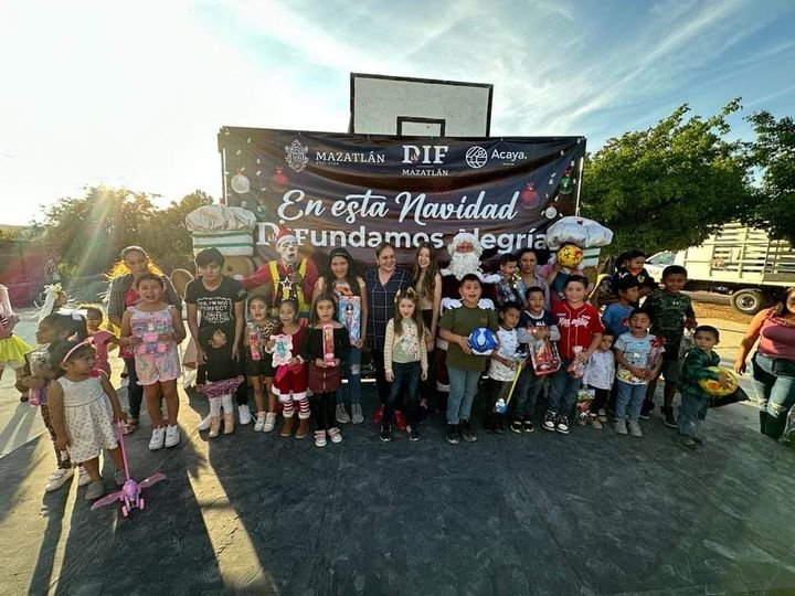 Con gran alegría recibieron niñas y niños de los poblados La Tuna, San Francisqu