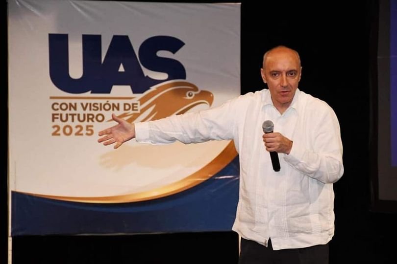 Miguel Carbonell expresa ante estudiantes de la UAS las claves de la reforma lab