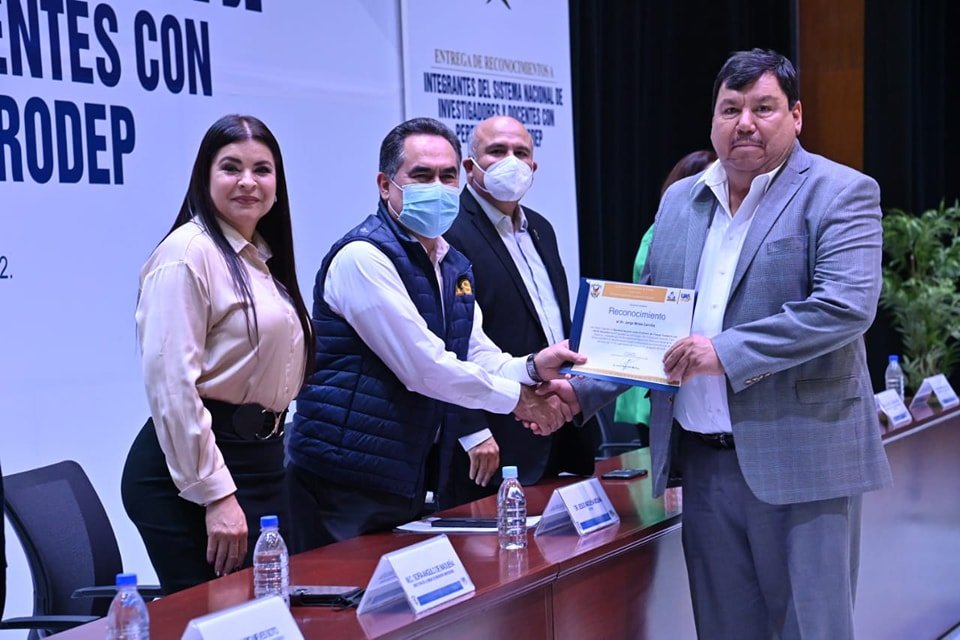 Reconoce la UAS a 486 profesores miembros del SNI y a 453 académicos con Perfil Reconoce la UAS a 486 profesores miembros del SNI y a 453 académicos con Perfil