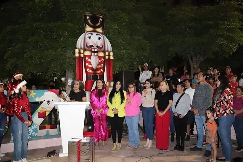 Se “enciende” el espíritu de la Navidad en #Elota