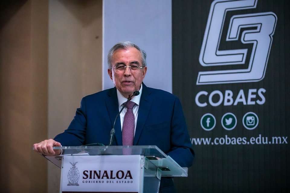 *Rocha entrega gratificaciones por jubilación a personal de COBAES* *Rocha entrega gratificaciones por jubilación a personal de COBAES*