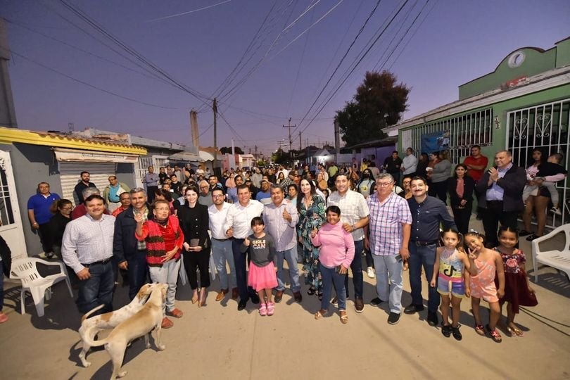 *Alcalde Edgar González comienza el 2023 iluminando la colonia Labastida Ochoa.*