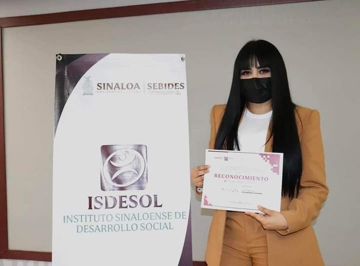 Ana Karen Val recibe reconocimiento del tercer lugar estatal en la Guía para el Ana Karen Val recibe reconocimiento del tercer lugar estatal en la Guía para el