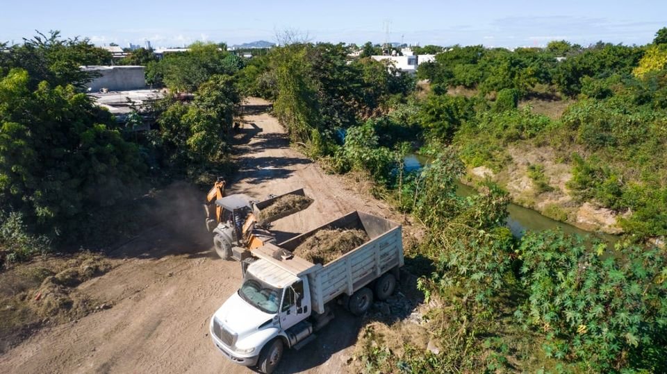 *Atiende Obras Públicas peticiones de colonos de Lomas del Ébano y Labastida Och
