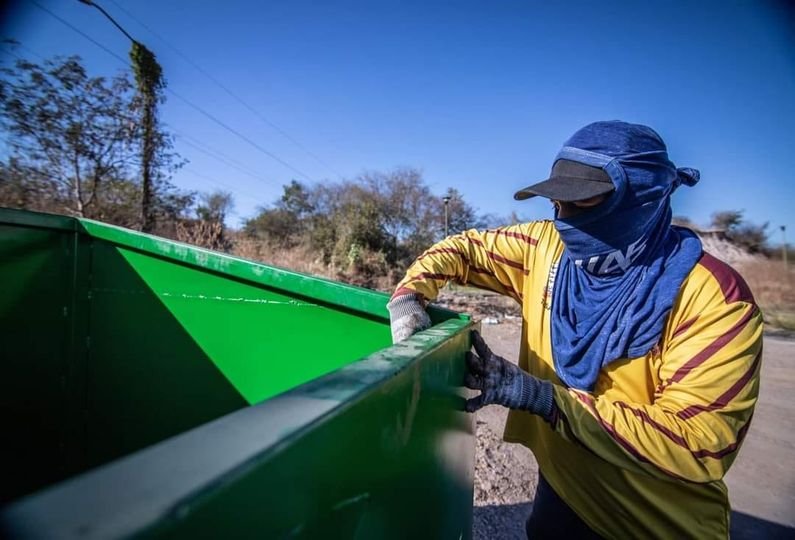*Contenedores de basura llegan al Fraccionamiento Zona Dorada*