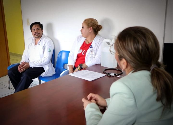 *Directora de Servicios Médicos recorre Hospital Municipal y saluda al personal.