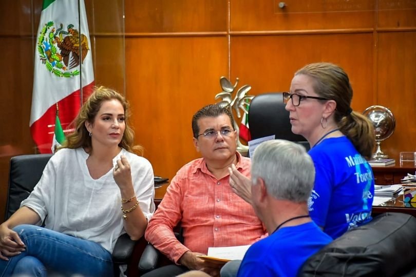 *“En 10 años, un Alcalde nunca nos había preguntado sobre nuestras necesidades”, *“En 10 años, un Alcalde nunca nos había preguntado sobre nuestras necesidades”,