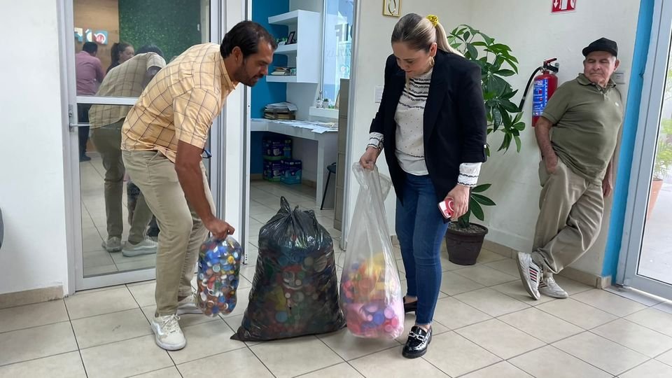 Unen acciones Operadora y Administradora de Playas Mazatlán y DIF en recolección