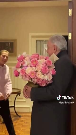 VAMOS A ESTAR JUNTOS HASTA LA ETERNIDAD LE DICE AMLO A BEATRIZ.