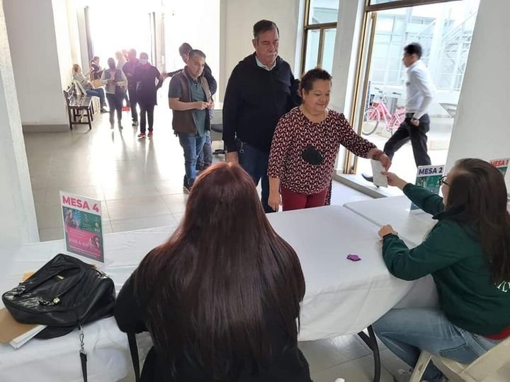 Acuden desde muy temprano  adultos mayores a recoger sus boletos gratuitos para