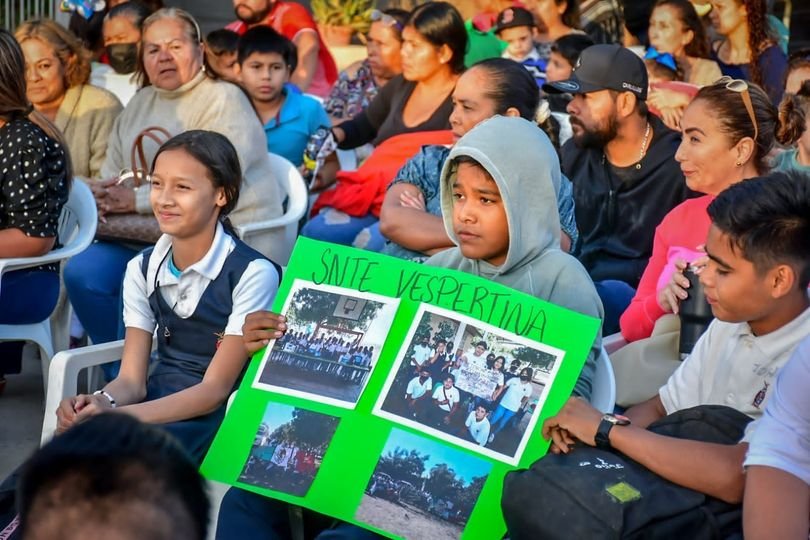 *Alcalde Edgar González, visita la Colonia 13 de septiembre, asisten familias de
