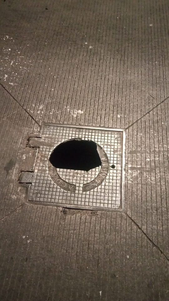 Alcantarilla abierta en la Zona Dorada de Mazatlán, frente al Hotel Océano Palac