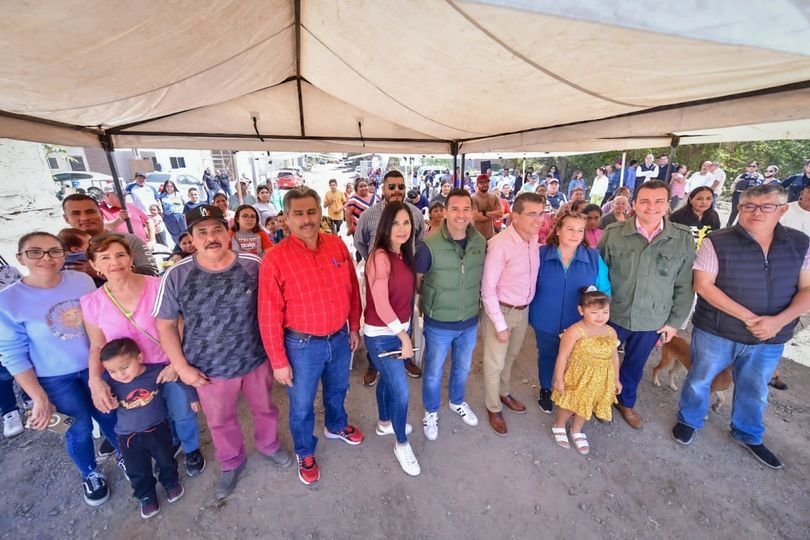 *Atiende Edgar González a vecinos de la colonia Lucio Valverde* *Atiende Edgar González a vecinos de la colonia Lucio Valverde*