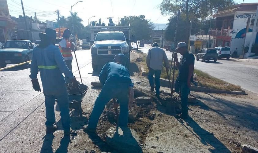 *Avanza atención a reportes de baches en toda la ciudad.*